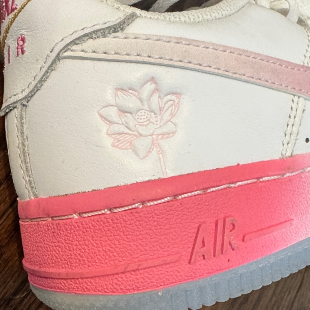 Nike Kids White and Pink Nike Air Sneakers Boys size 4.5 - Picture 6 of 6